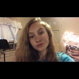 Meet your Posher, Becca